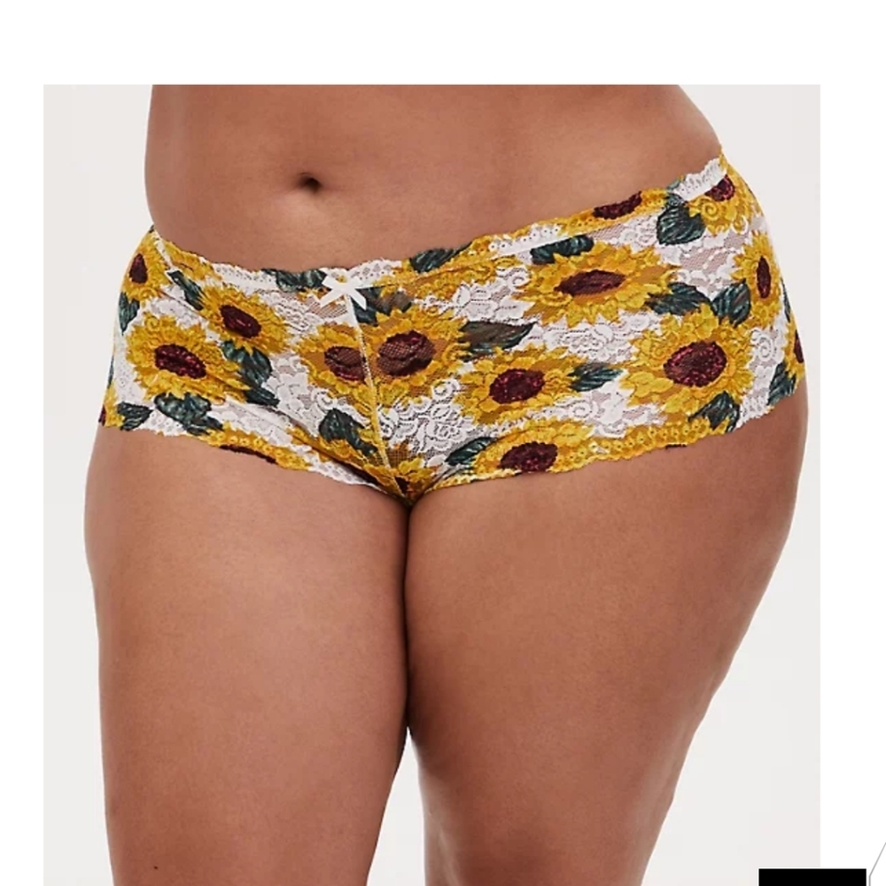 🆕 1X WHITE SUNFLOWER LACE CHEEKY PANTY 🌻